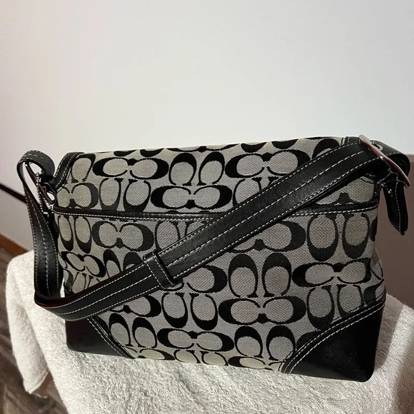 Coach shoulder bag - Picture 2 of 5